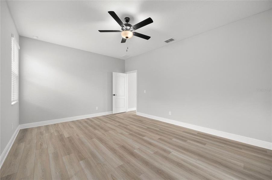 Spacious, unfurnished interior of a new home in Gum Lake Preserve, Lake Alfred (Image 25).