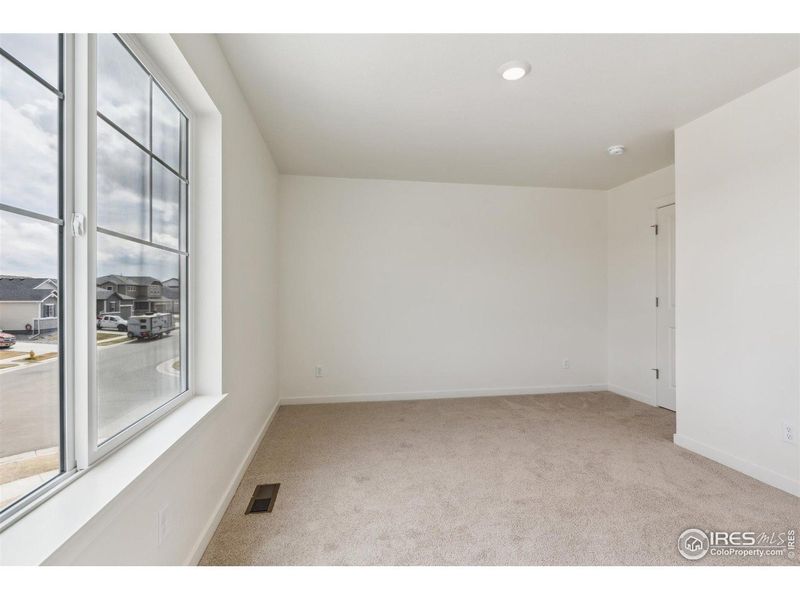 Spacious, unfurnished interior of a new home in Ridge at Johnstown, Johnstown (Image 12).