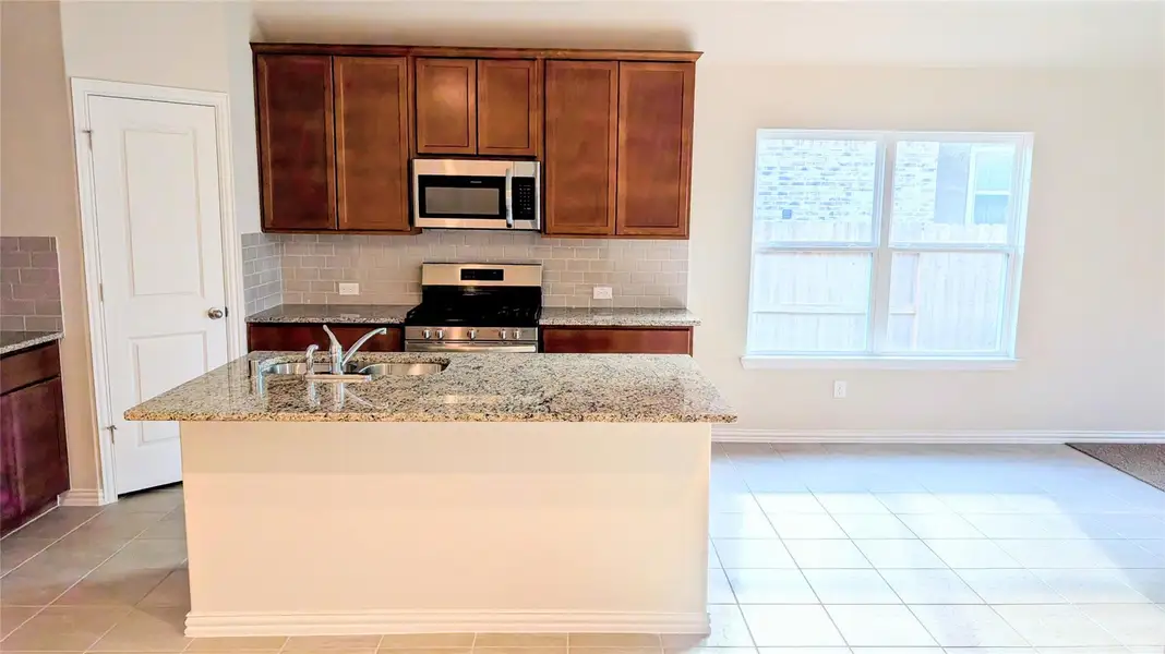 Spacious eat-in kitchen