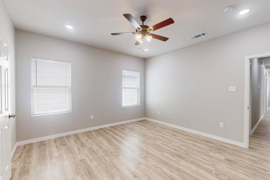Spacious, unfurnished interior of a new home in , Dallas (Image 19).