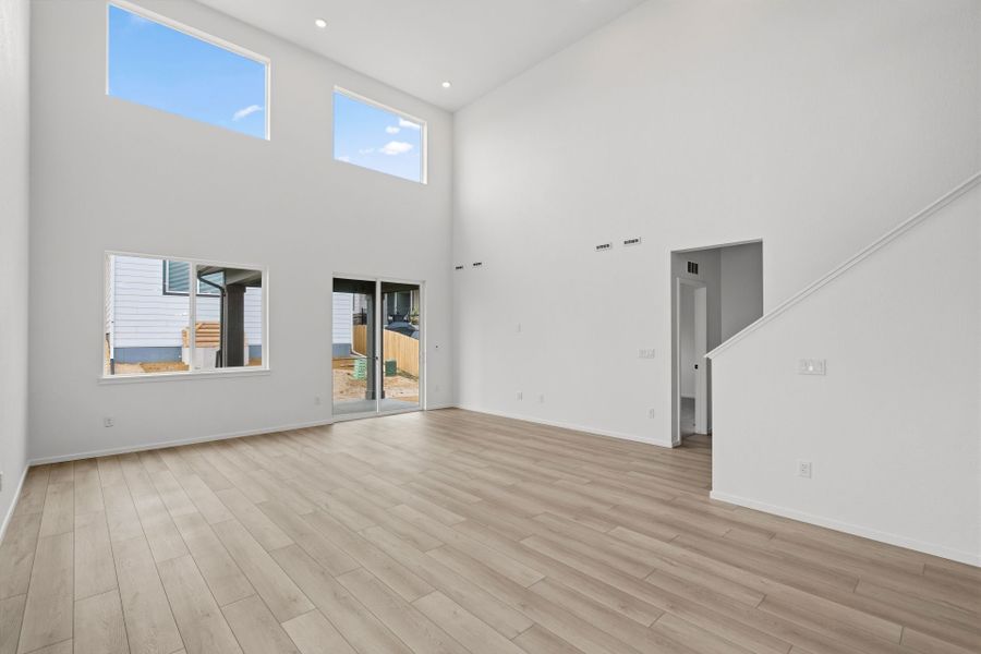 Spacious, unfurnished interior of a new home in Harvest Crossing, Aurora (Image 21).