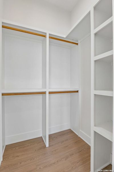 Spacious, unfurnished interior of a new home in , Canyon Lake (Image 26).