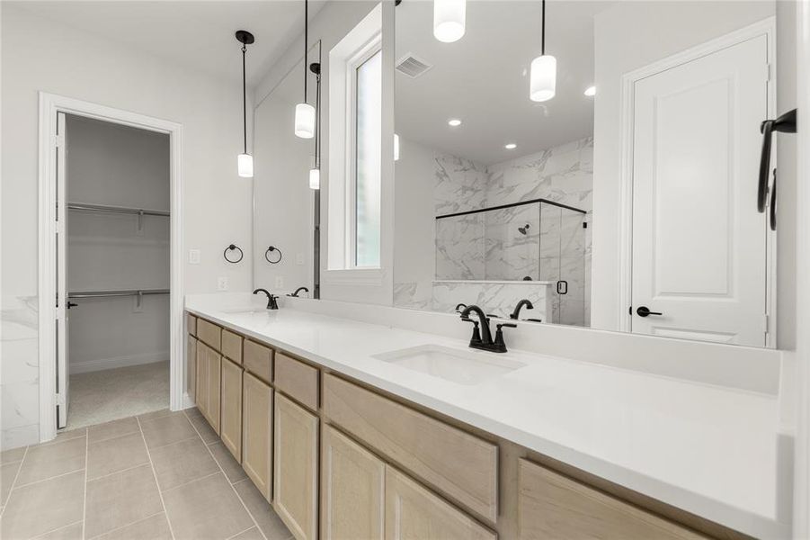 17. 2215 Clairmount - Bath (2) 17. 2215 Clairmount - Bath (2)