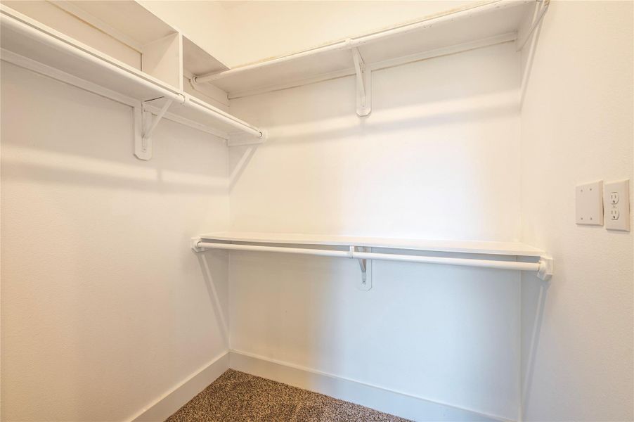 Spacious, unfurnished interior of a new home in , Texas City (Image 14).