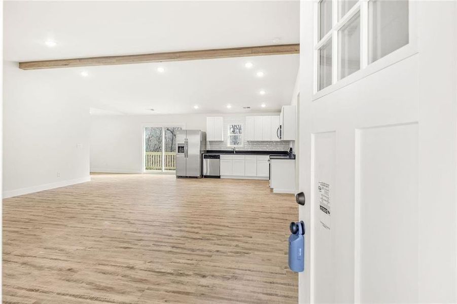 Spacious, unfurnished interior of a new home in , Gainesville (Image 8).