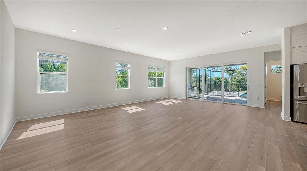 Spacious, unfurnished interior of a new home in , Venice (Image 32).
