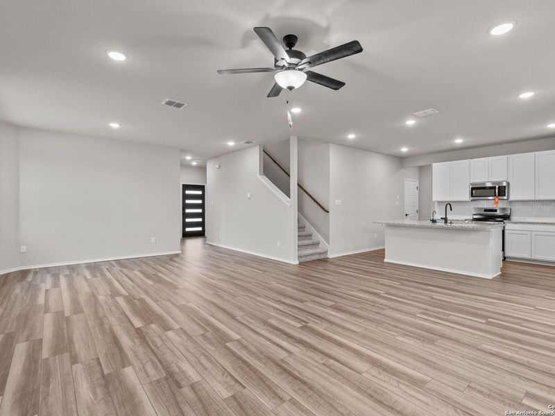 Spacious, unfurnished interior of a new home in Royal Crest, San Antonio (Image 20).