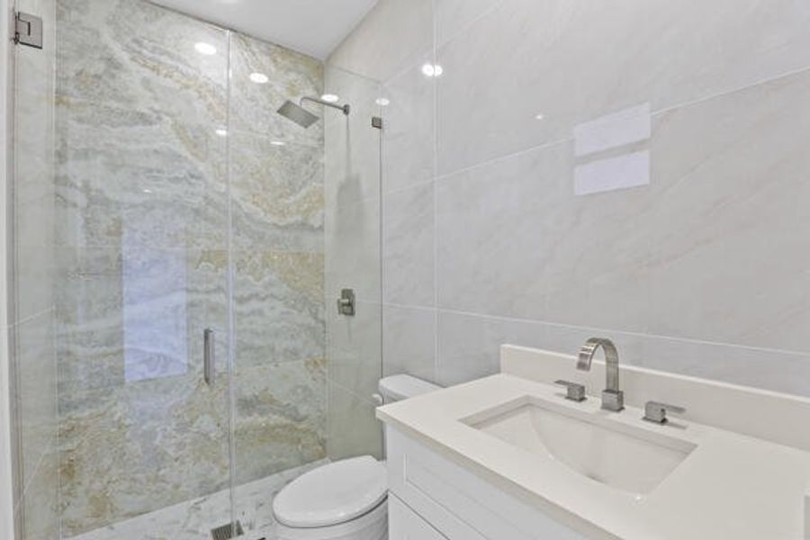 bathroom 3/cabana bath