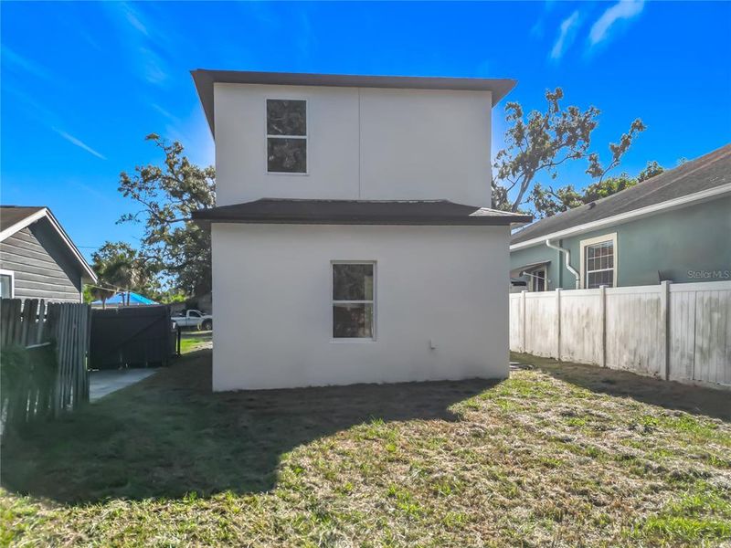 Exterior details and patio area of a home in , Tampa (Image 3).