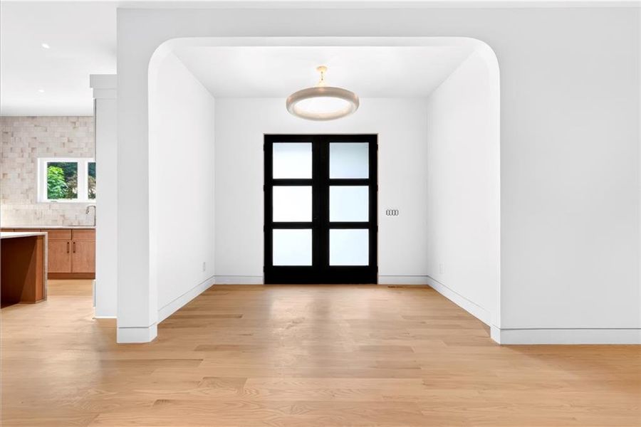 Spacious, unfurnished interior of a new home in , Dunwoody (Image 83).