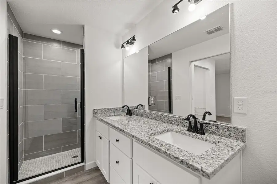 Furnished interior view inside a new home in , Dunnellon (Image 10).