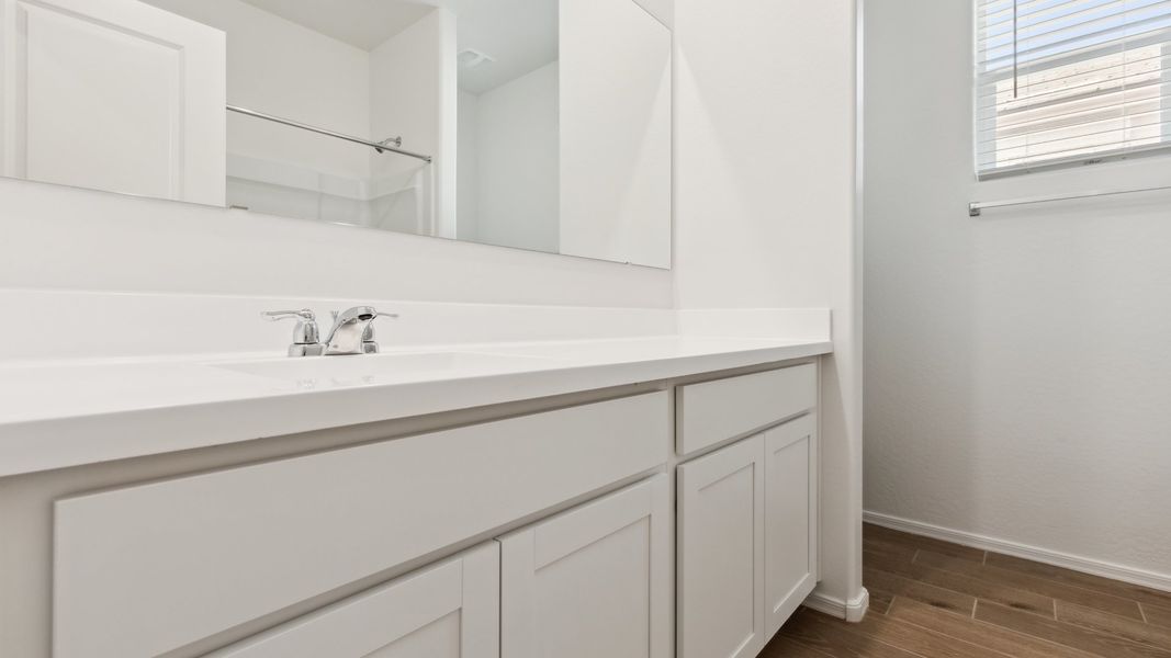 Close-up of interior finishes inside a home in Rio Rancho Estates, Wittmann (Image 10).