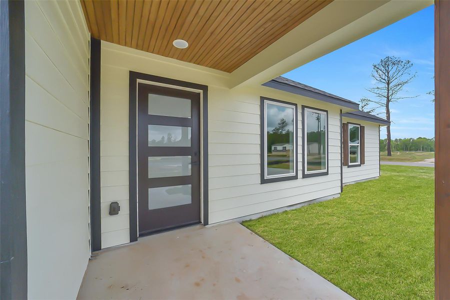 Exterior details and patio area of a home in , Conroe (Image 16).