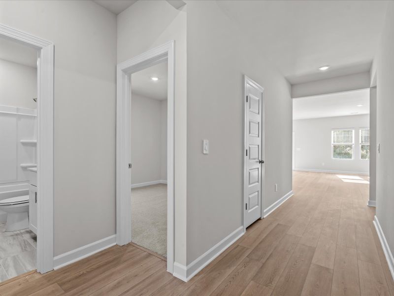 Spacious, unfurnished interior of a new home in Holland Park, Spartanburg (Image 11).