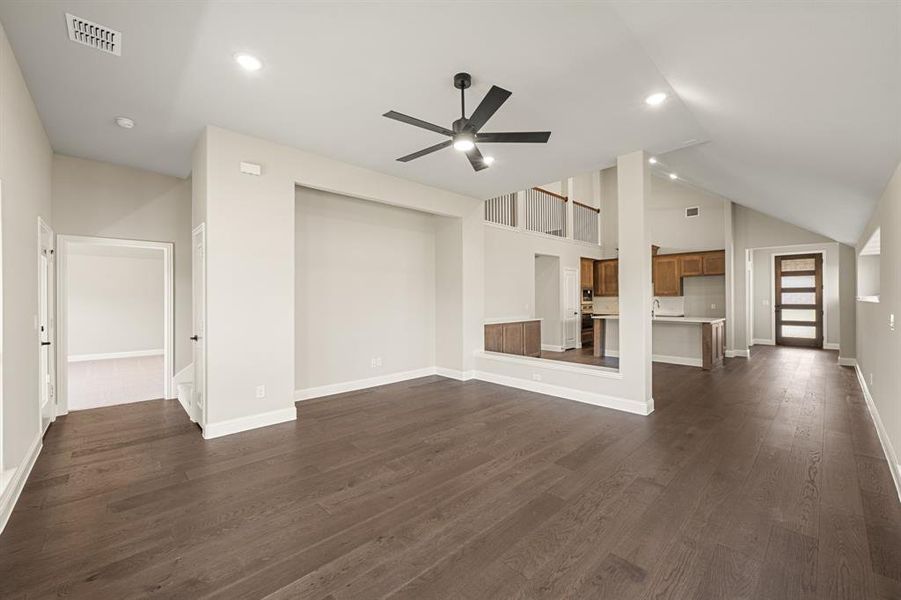Spacious, unfurnished interior of a new home in Sable Creek, Sanger (Image 26).