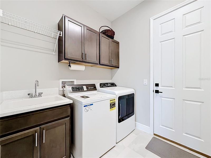 Furnished interior view inside a new home in , Mount Dora (Image 54).