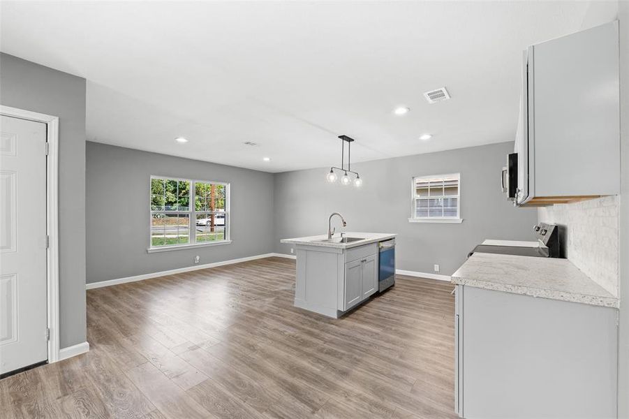 Spacious, unfurnished interior of a new home in , Fort Worth (Image 18).