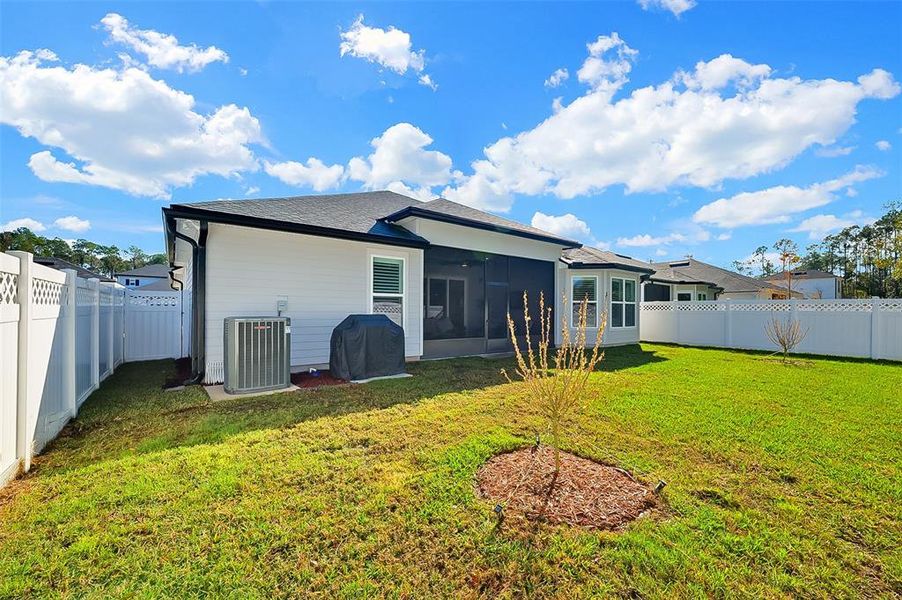 Exterior details and patio area of a home in , Green Cove Springs (Image 25).