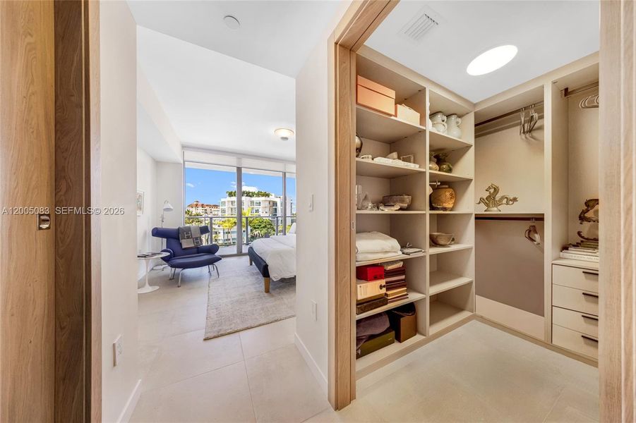 Furnished interior view inside a new home in Onda, Bay Harbor Islands (Image 47).