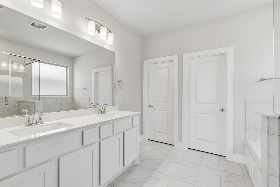Furnished interior view inside a new home in Dove Hollow, Waxahachie (Image 11).