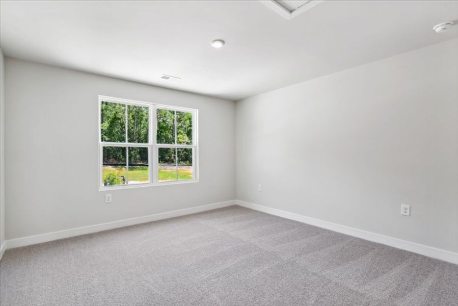 Spacious, unfurnished interior of a new home in Chapel Branch, Santee (Image 6).