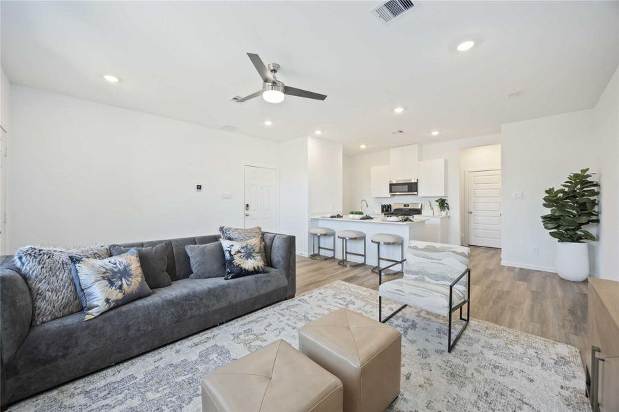 Furnished interior view inside a new home in Mansfield Estates, Houston (Image 27). Furnished interior view inside a new home in Mansfield Estates, Houston (Image 27).