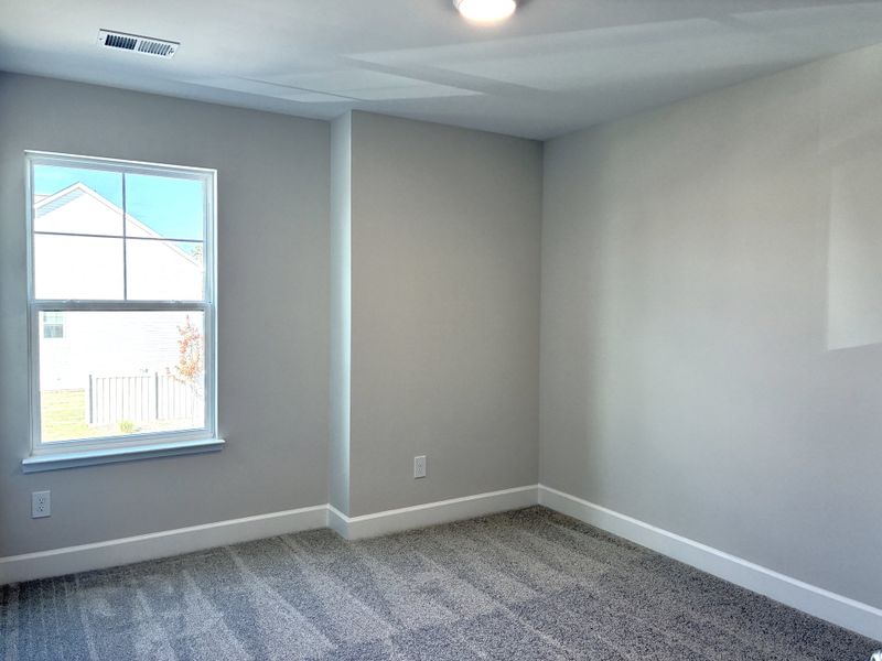 Spacious, unfurnished interior of a new home in Holly Ridge, Greenville (Image 16).