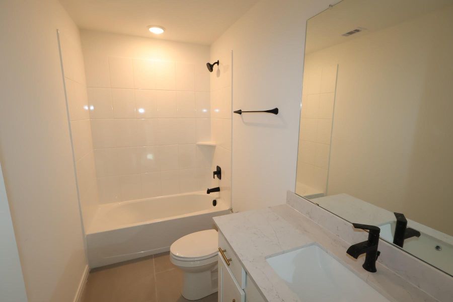 Furnished interior view inside a new home in The Grand Prairie 40’, Hockley (Image 3).