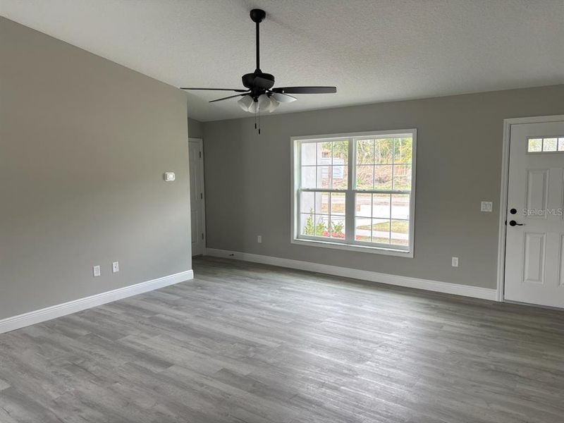 Spacious, unfurnished interior of a new home in , Citrus Springs (Image 16).