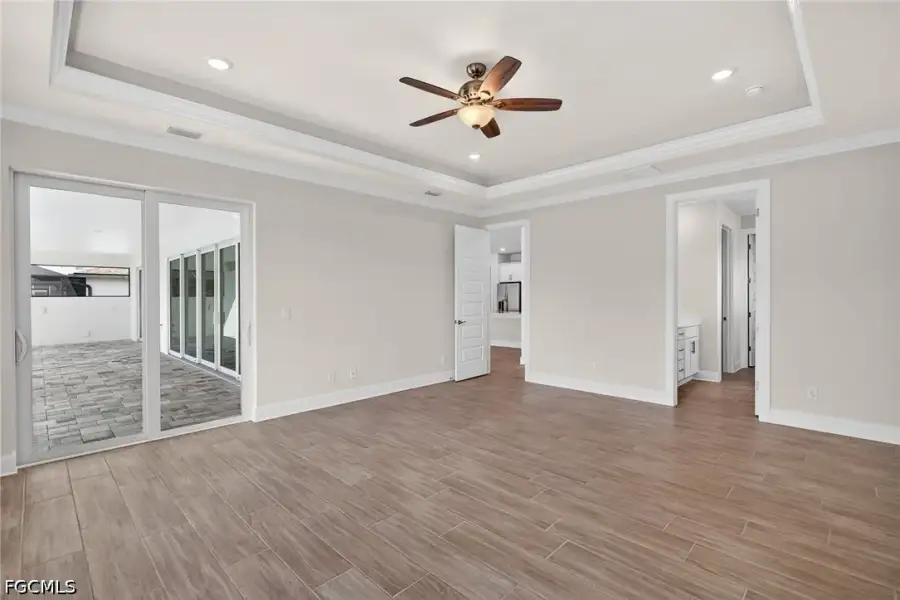 Spacious, unfurnished interior of a new home in Cape Coral, Cape Coral (Image 22).