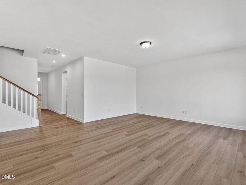 007-1280x960-family-room