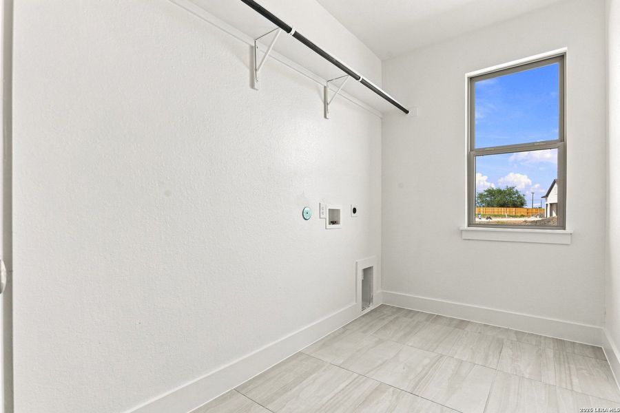 Spacious, unfurnished interior of a new home in Legacy at Lake Dunlap, New Braunfels (Image 28). Spacious, unfurnished interior of a new home in Legacy at Lake Dunlap, New Braunfels (Image 28).