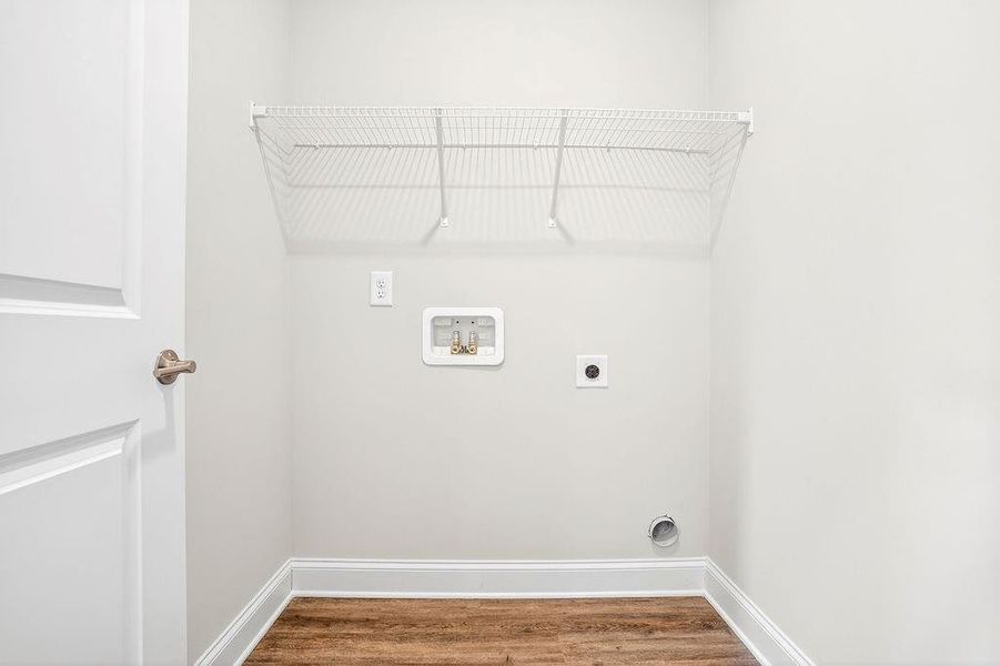 Spacious, unfurnished interior of a new home in , Homer (Image 13).