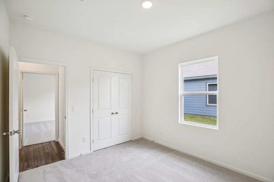 Spacious, unfurnished interior of a new home in Willow Springs, Buda (Image 13).