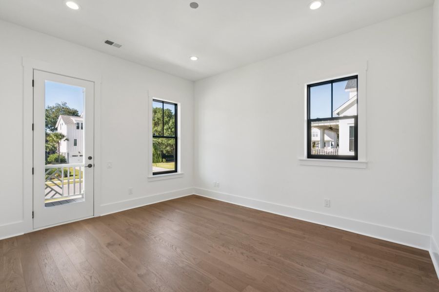 Spacious, unfurnished interior of a new home in , Mount Pleasant (Image 31).