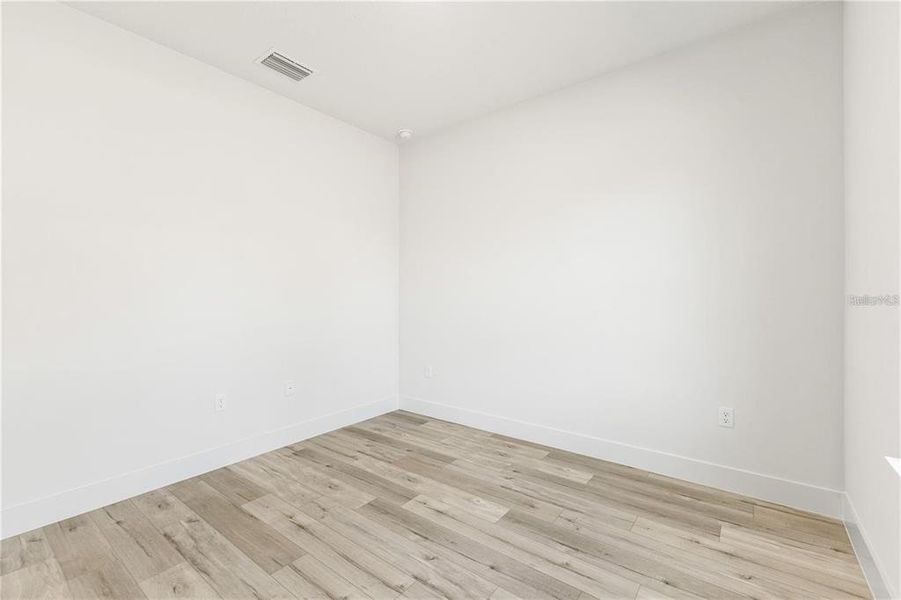 Spacious, unfurnished interior of a new home in , Ocala (Image 21).