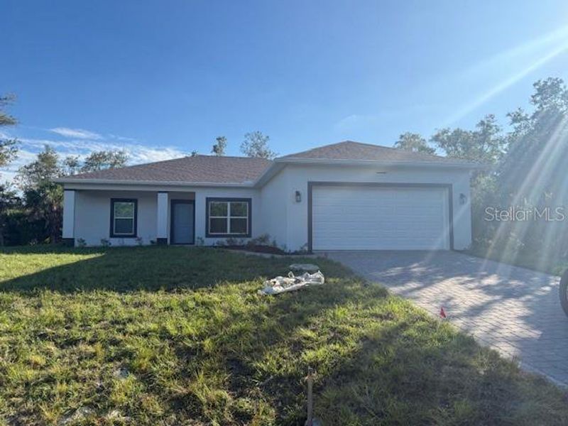 Exterior details and patio area of a home in , Port Charlotte (Image 2).