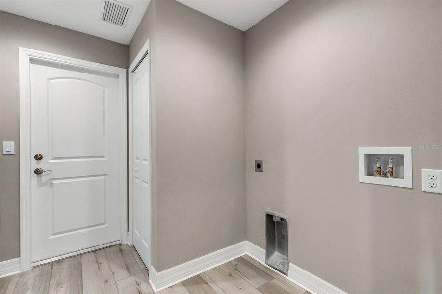 Spacious, unfurnished interior of a new home in , Englewood (Image 32).