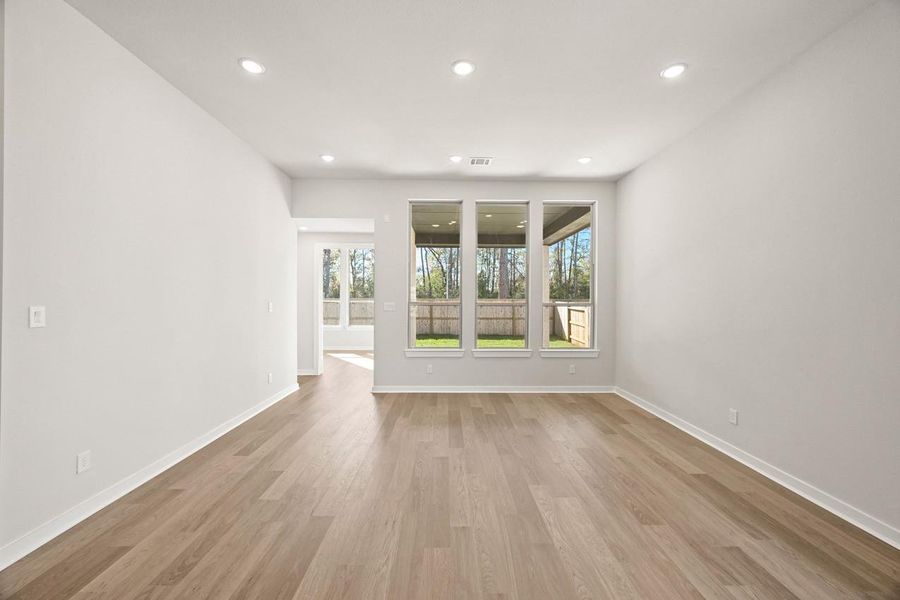 Spacious, unfurnished interior of a new home in Grand Central Park: 55ft. lots, Conroe (Image 9).