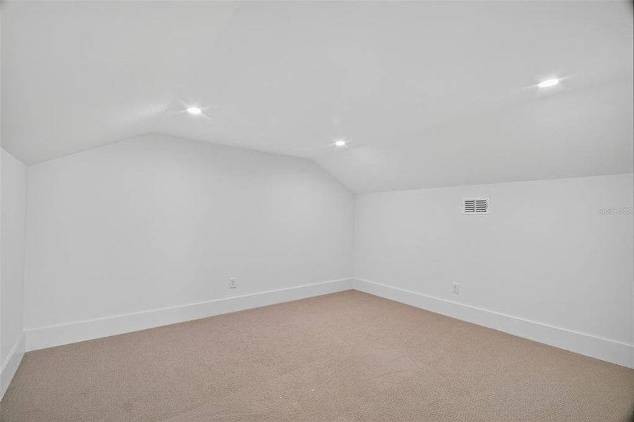 Spacious, unfurnished interior of a new home in , Mount Dora (Image 14).