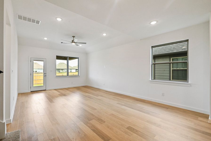 Spacious, unfurnished interior of a new home in Prairie Winds, Hutto (Image 16).