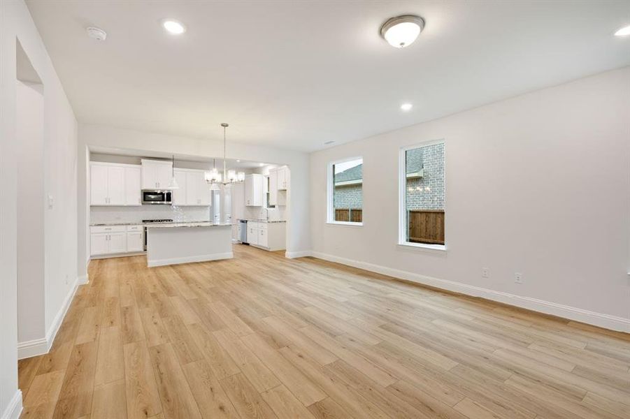 Spacious, unfurnished interior of a new home in Creekside, Royse City (Image 8).
