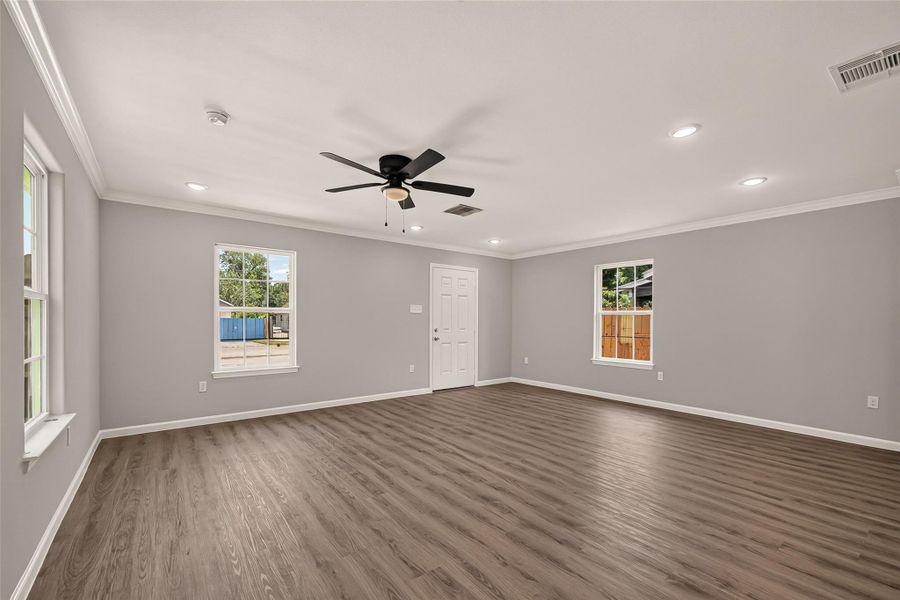 Spacious, unfurnished interior of a new home in , Houston (Image 13).