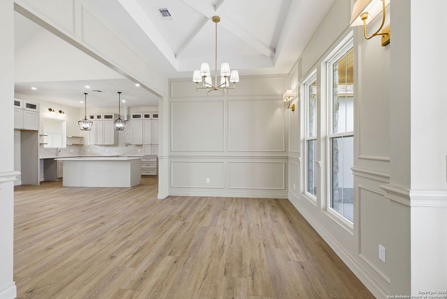 Spacious, unfurnished interior of a new home in , Bandera (Image 39).