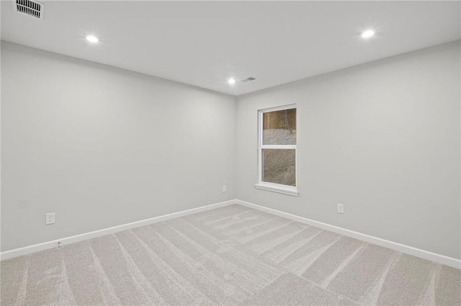 Spacious, unfurnished interior of a new home in Pickens Bluff, Hiram (Image 30).