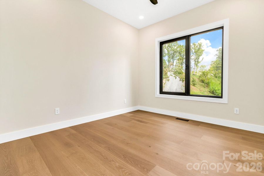 Spacious, unfurnished interior of a new home in , Fairview (Image 36).