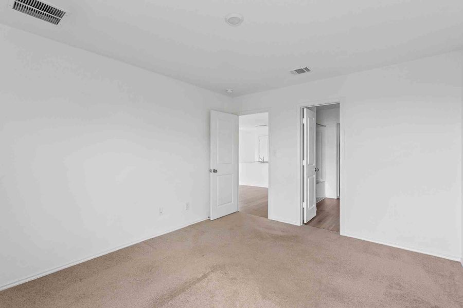 Spacious, unfurnished interior of a new home in Summerside, Lockhart (Image 13).