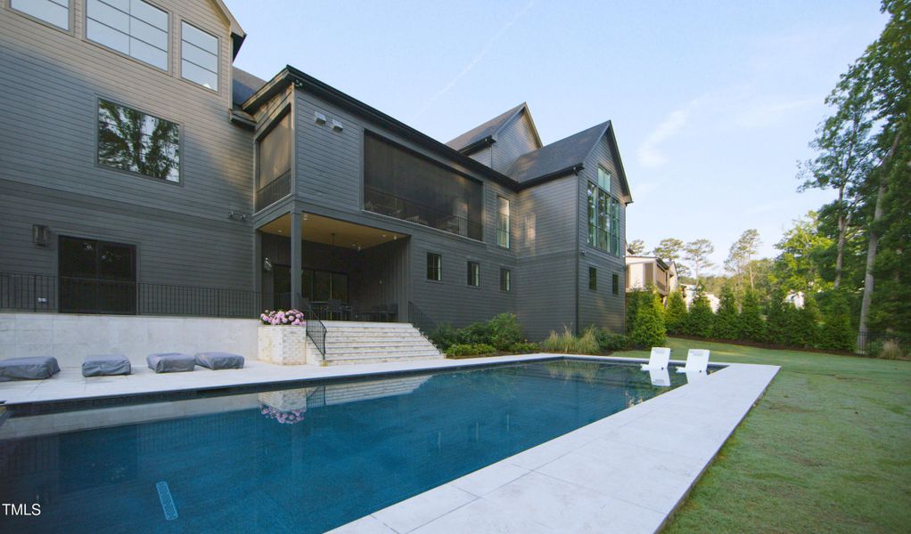 POOL A074C353_250604H0_CANON.00_02_01_08