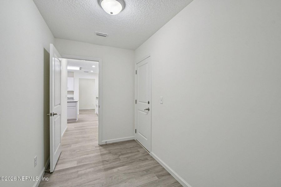 Spacious, unfurnished interior of a new home in , Middleburg (Image 21).