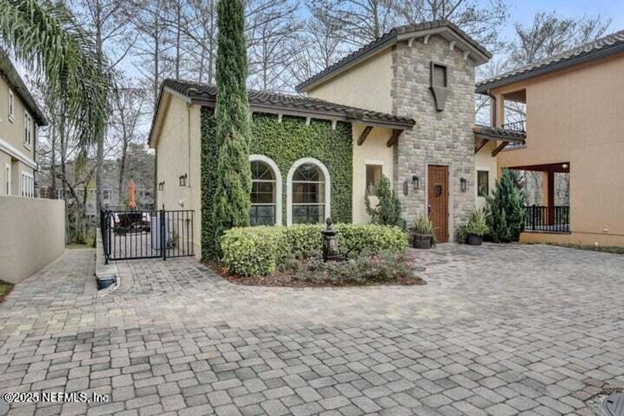 Exterior details and patio area of a home in , Jacksonville (Image 25).